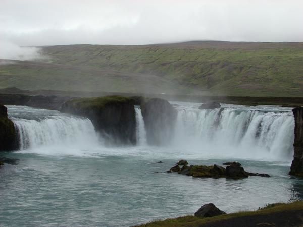 Cascades d'Islande : Gullfoss, Skogafoss, Godafoss, Dettifoss, Hraunfossar et Barnafoss