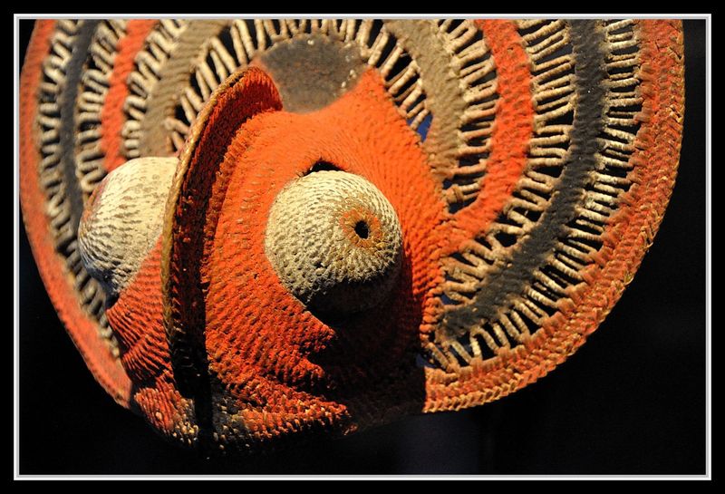 Des masques photographiés au Musée du Quai Branly.