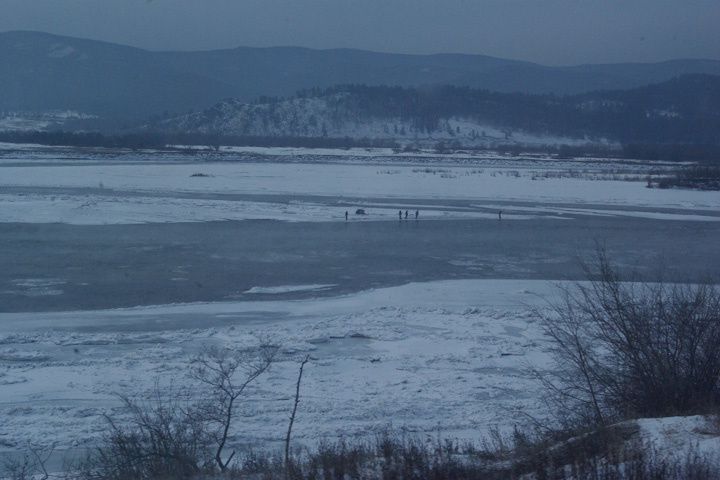 Dans le cadre d'un shooting photos avec Bluebretzel et Degré7,je suis partie avec une équipe pour 15 jours en Russie. Départ Moscou puis Irkouzt, près du Lac Baîkal, puis le transibérien jusqu'a Vladivostock. C'est un voyage en train, de gare e