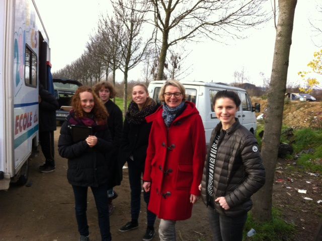 Distribution de cadeaux sur le bidonville de St Priest