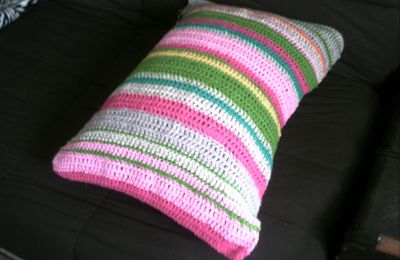 COUSSIN DE CANAPE A RAYURES;