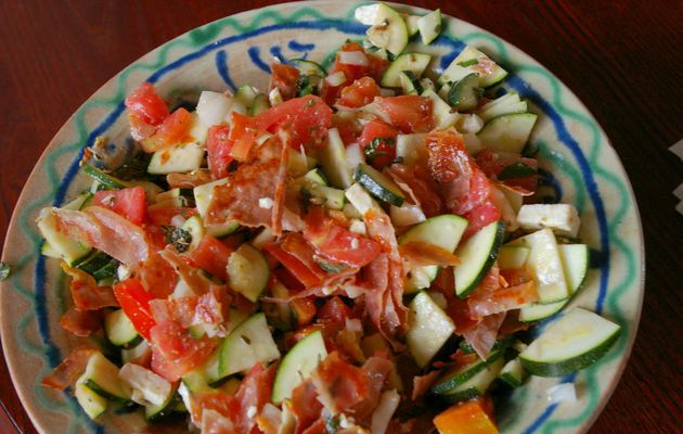 Salade d'été croustillante et fondante à la fois