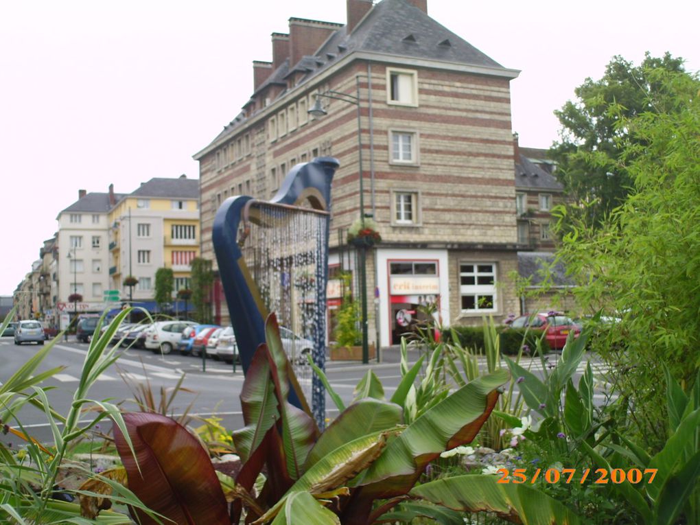 Cartes postales fait main.Vos commentaires et ou commandes sont les bienvenu(e)s.Blangy le chateau et lisieux en normandie