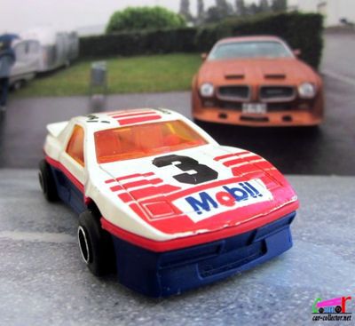 206-E PONTIAC FIERO MAJORETTE 1/55.