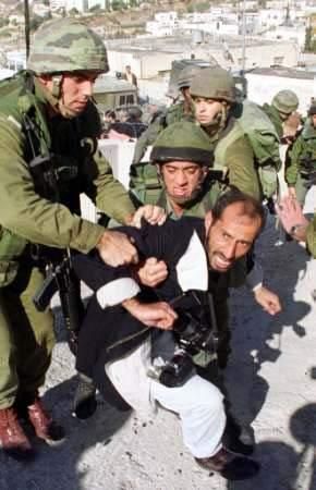 Quelques photos pour vous montrer ce que vivent les Palestiniens au quotidien... qui supporterait cela ?