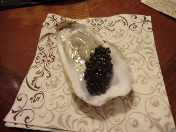 Huître en gelée et caviar français