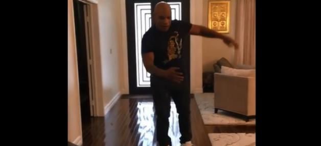 Mike Tyson se gamelle avec un #Hoverboard ! #imtoooldforthisshit