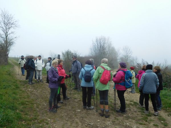 Direction BATAILLOU. Comme d'habitude René fait le pitre, et a des velléités de partir avec un autre groupe de marcheurs qu'il croise.