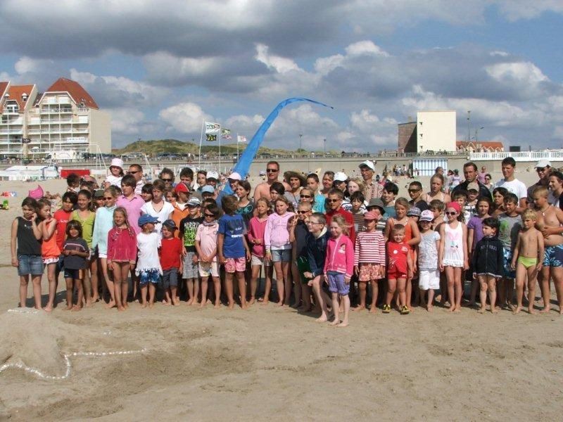 le 23 juillet 2010, la tradition du concours de châteaux de sable a été reprise sur la plage à Stella...