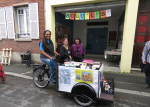 Montreuil, samedi. Le triporteur de l’association Bouq’lib fait circuler les livres dans tous les quartiers de la ville (LP/S.T.)