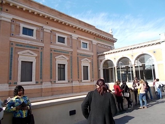 visite du musée du Vatican, de la chapelle Sixtine et de la Basilique St Pierre puis balade le long du Tibre jusqu aux abattoirs