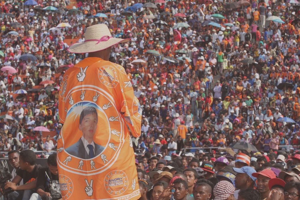 Coliseum d'Antsonjombe, Antananarivo, dimanche 1er décembre 2013. Présentation officielle des candidates du groupement MAPAR (Miaraka amin'ny Prezidà Andry Rajoelina), pour les élections législatives du 20 décembre 2013, à Madagascar.