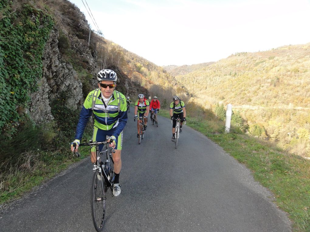 L'AS Espère Cyclo dans le Rougier de Marcillac-Vallon