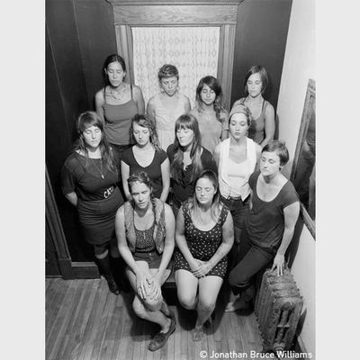 anonymous choir, une chorale composée d'un éventail de femmes aux parcours vocaux variés réunies par leur amour particulier pour le chant