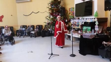 Une belle voix qui a "transporté" les résidents avec les chants de Noël......