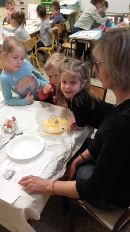 Préparation d'un clafoutis  aux fraises...