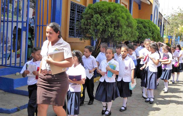Managua, Nicaragua à vélo 8 Février 2017. Visite guidée del Colegio Bautista de Managua