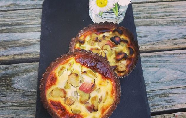 Tartelettes à la rhubarbe, pâte brisée à la farine de châtaigne 