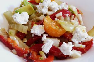 Salade très colorée : deux fenouils, poivrons, chorizo et chèvre