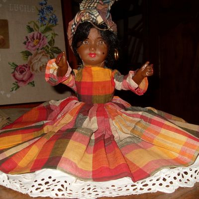 TRES JOLIE POUPEE NOIRE