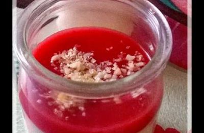 panna cotta à la vanille et coulis de fraise