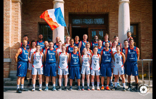 LES EQUIPES DE FRANCE FSGT AVEC LES JOUEURS DE BORDEROUGE CHAMPIONNES DU MONDE