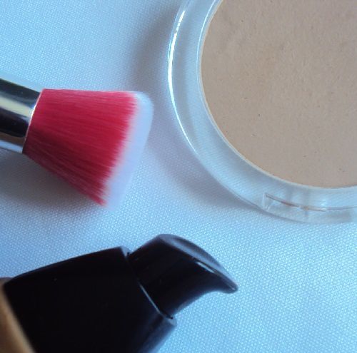 Contouring brush de Essence