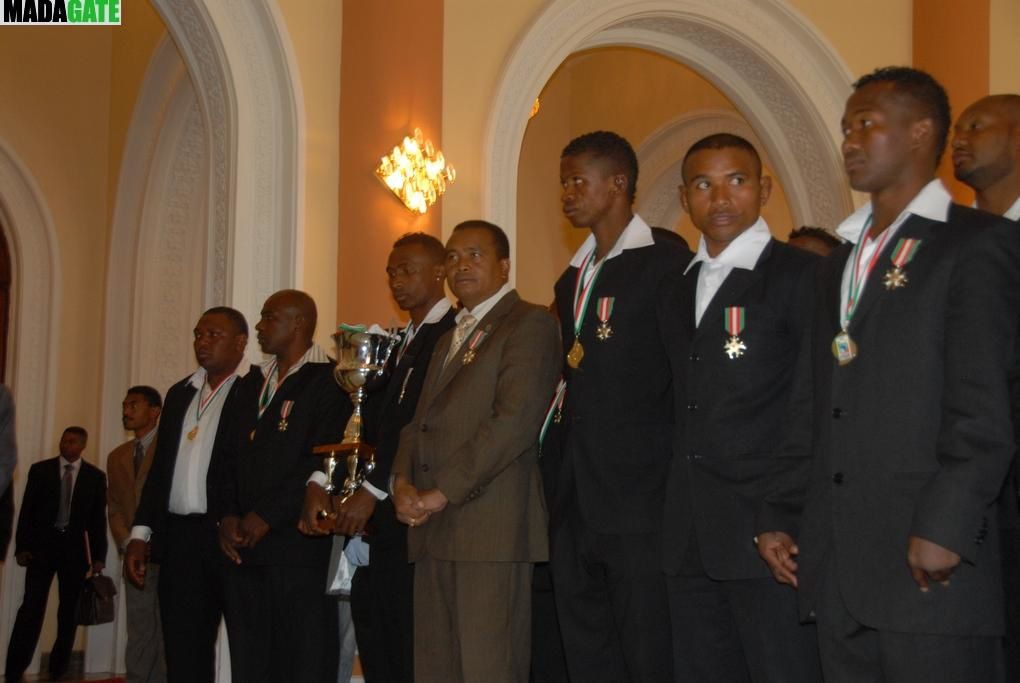 Les XV Makis de Madagascar, vainqueur de la Namibie, lors de la CAN 2012 de rugby, faits Chevaliers de l'Ordre national malagasy. Photos Harilala Randrianarison. www.madagate.com