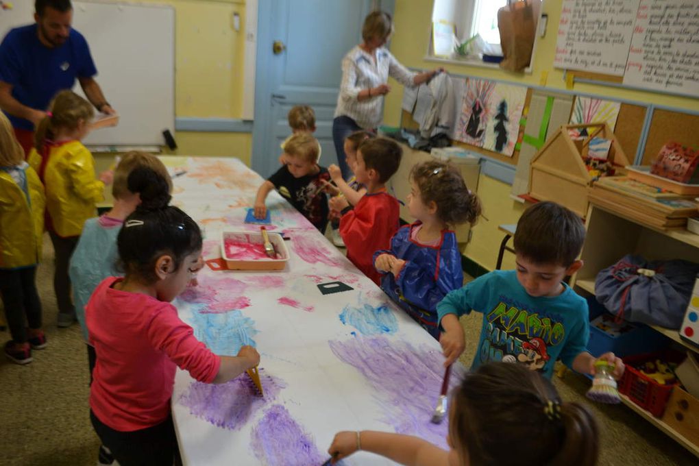 Et pendant ce temps, les autres sont en activités en classe...