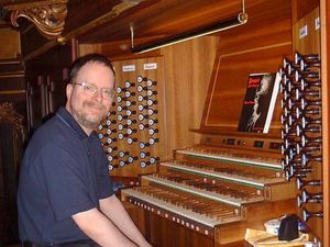 philip crozier, un organiste anglais installé à montréal, concertiste, et maiîre de choeur à st james united church à montréal