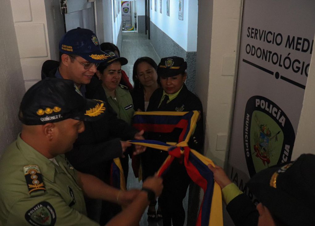 Alcalde Fuenmayor inauguró consultorio odontológico y entregó uniformes a la Policía Municipal de Valencia