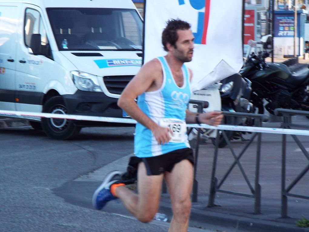 Les différents passages des coureurs du 10km de la Provence à David