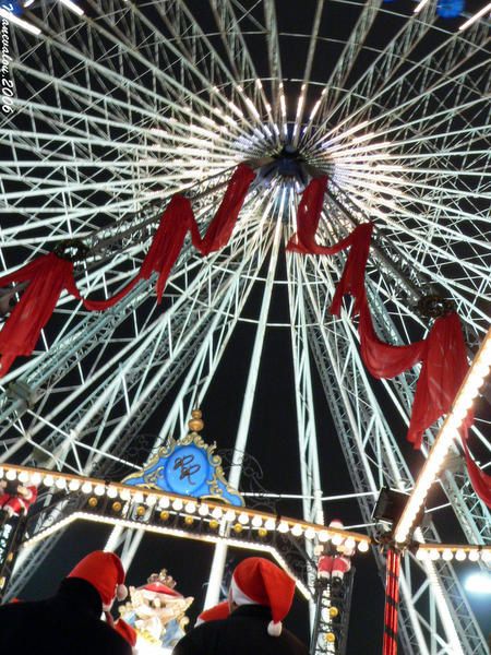 Lille est une ville que j'aime &eacute;norm&eacute;ment, car peu importe le moment de la journ&eacute;e ou de la nuit o&ugrave; je m'y rende, il y a toujours des choses extraordaires qui s'y d&eacute;roulent. Lieu de pr&eacute;dilection pour les photos, laissez moi vous montrer ces instants de vie...