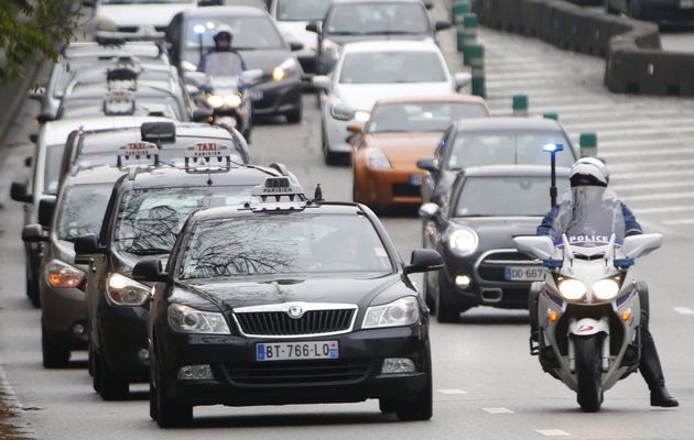 Taxi siege auto paris