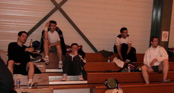 Voici les photos du premier tournoi de nuit en Ile de France!!
19h00 à 6h00 du mat; en voilà des gens motivés!!