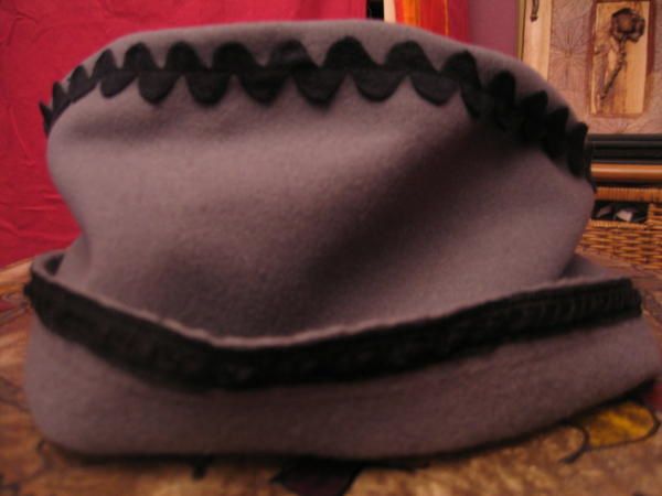 Chapi Chapo... Des bonnets aux formes originales, à porter de différentes façons, pour mettre sa tête au chaud !