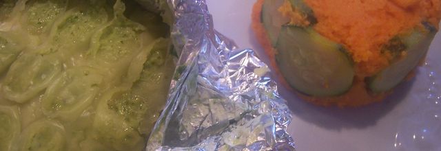 Papillote de cabillaud aux ravioles et flan de carotte