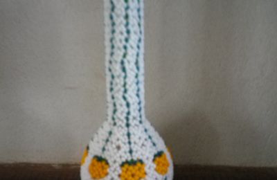 petit vase de 15 cm ,un petit bidule