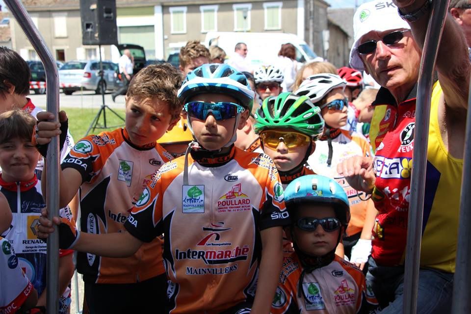 Album photos de la présentation des écoles de cyclisme à l'étape du TEL de Bû