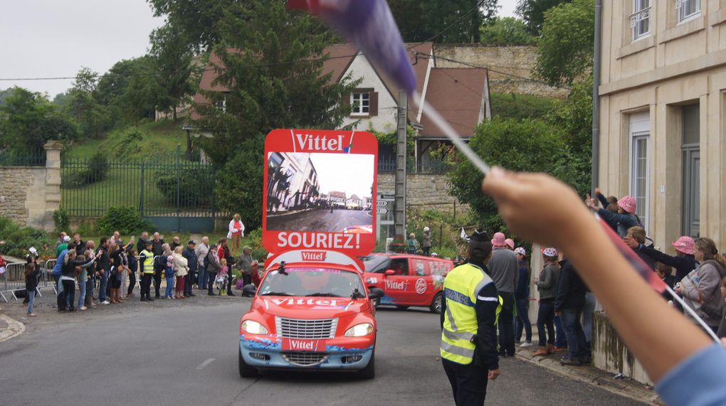 C’est fait, le Tour de France est passé par Roucy. (2ème partie. La caravane publicitaire)