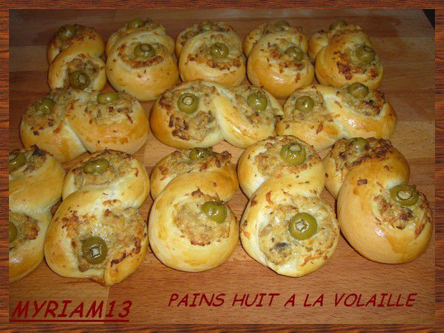 PETITS PAINS HUIT A LA VOLAILLE