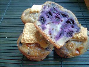 Muffins aux myrtilles , amandes et chocolat blanc ...