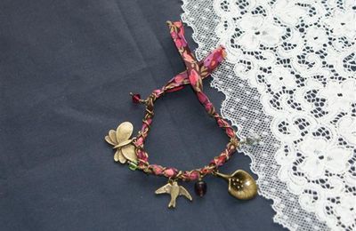 Bracelet à Nouer en Liberty et Breloques