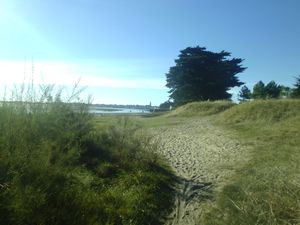 Le clocher de Batz sur Mer vu depuis la pointe de Pen Bron sur papier Canson Ingres