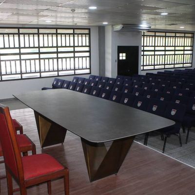 Gobierno de Carabobo fortalece infraestructura con dotación de 30 toneladas de aire acondicionado al Aula Monumental - UC