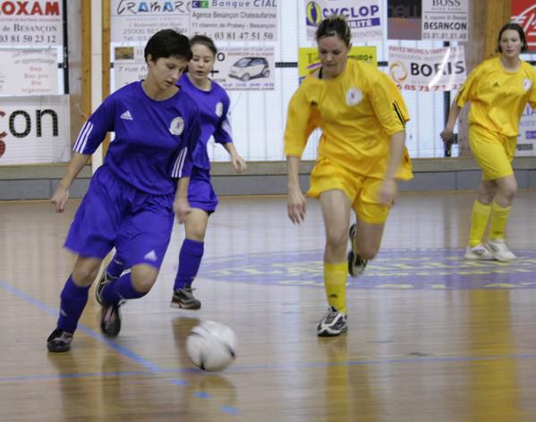 <p>Diaporama de la journ&eacute;e du 14 janvier:</p>
<p>Benjamines, Mika ISABEY, jeu, Meilleures buteuses, r&eacute;compenses, photo de groupe, s&eacute;lections matchs de gala.....</p>