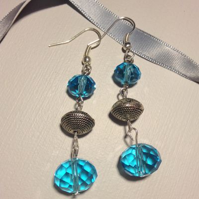 Boucles d'oreilles toupies turquoises et perles argenté vieilli