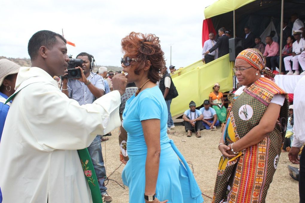 Le couple présidentiel, Andry et Mialy Rajoelina, assiste à la Grande Messe de clôture des JMJ VII MADA, à Bitahitry, Antsiranana.