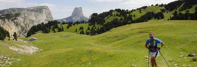 Les Hauts Plateaux du Vercors, du Pas de l'Essaure (1701m) au Pas des Bachassons (1913), depuis Chichilianne