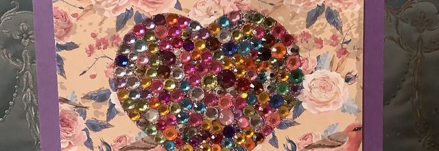 Atelier enfants : tableau cœur en strass pour la fête des mamans